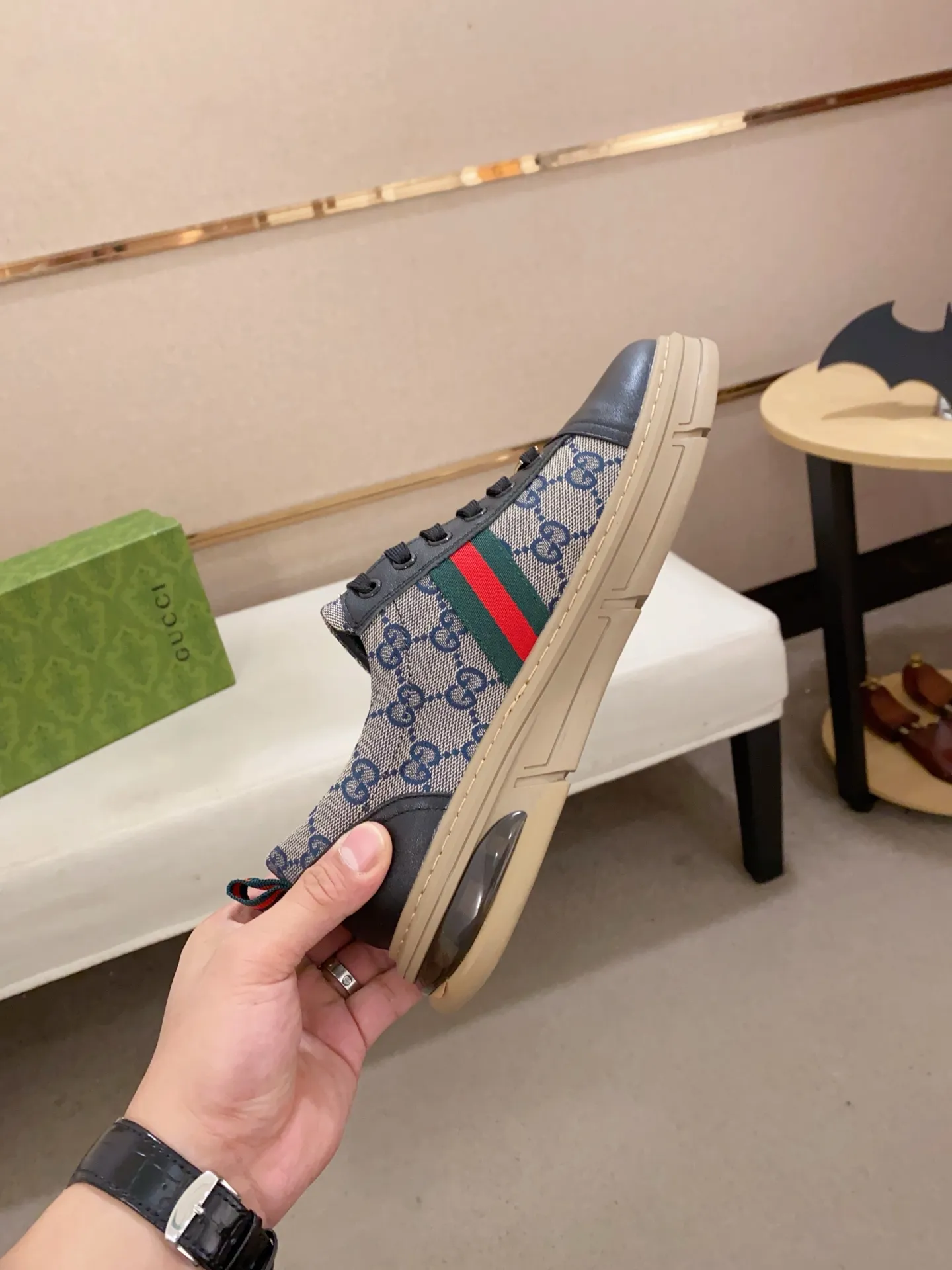 Men's clothing and shoes💰:400💰 (GUCCI) The latest model from the official website 🎁🎁Casual and fashionable men's shoes👟, hot style💥The version is simple and elegant, exclusive for trendy men. Unique latest brand elements from the official website👑Original decoration, fashionable and generous, the fabric is original cowhide ✅Sheepskin lining, the official website specifies wear-resistant casual outsole, the classic model is taken in kind at the counter🎬38-44 (45 is not returned or exchanged when customized)